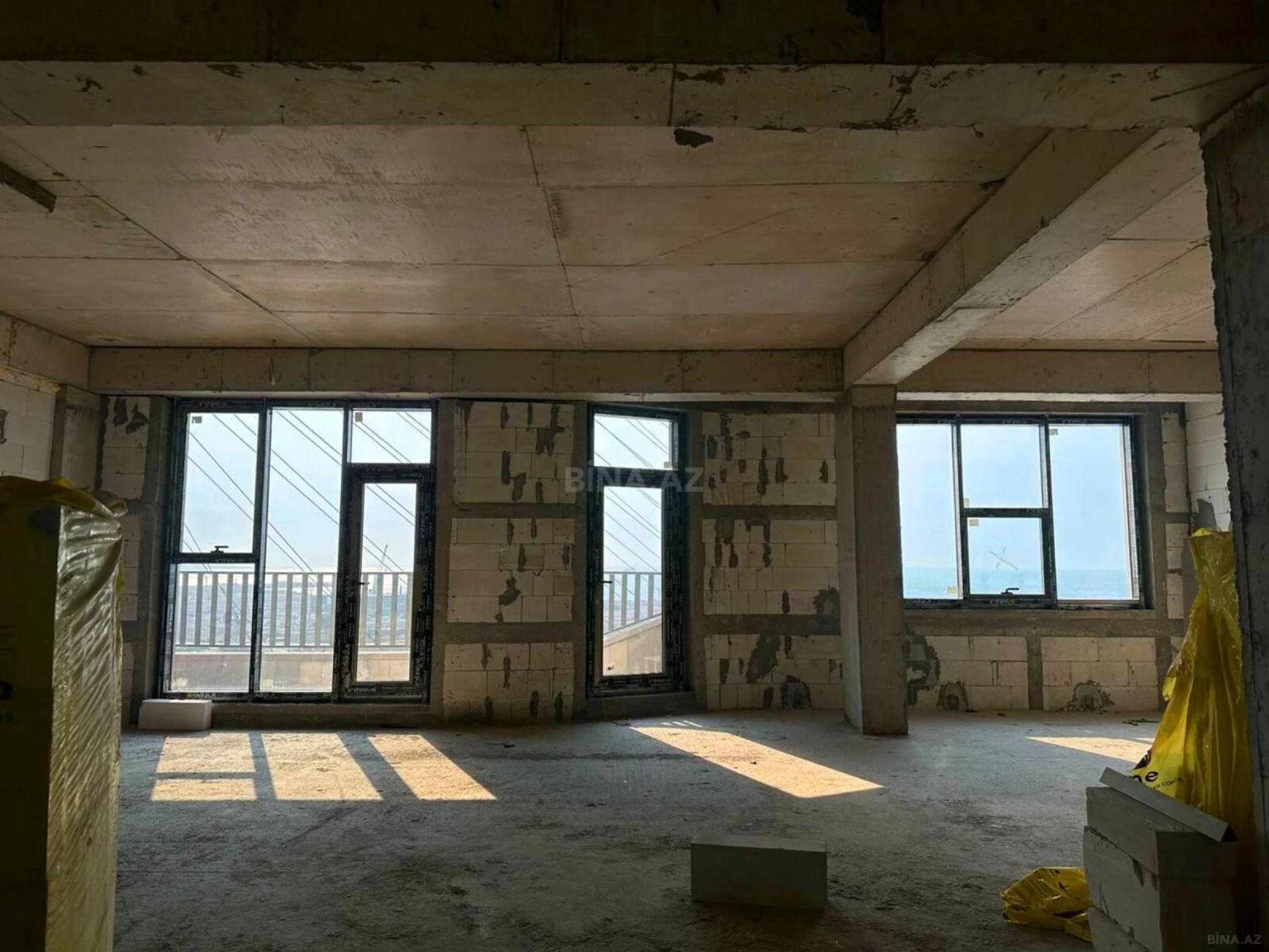 Satılır 3 otaqlı mənzil 140 m²