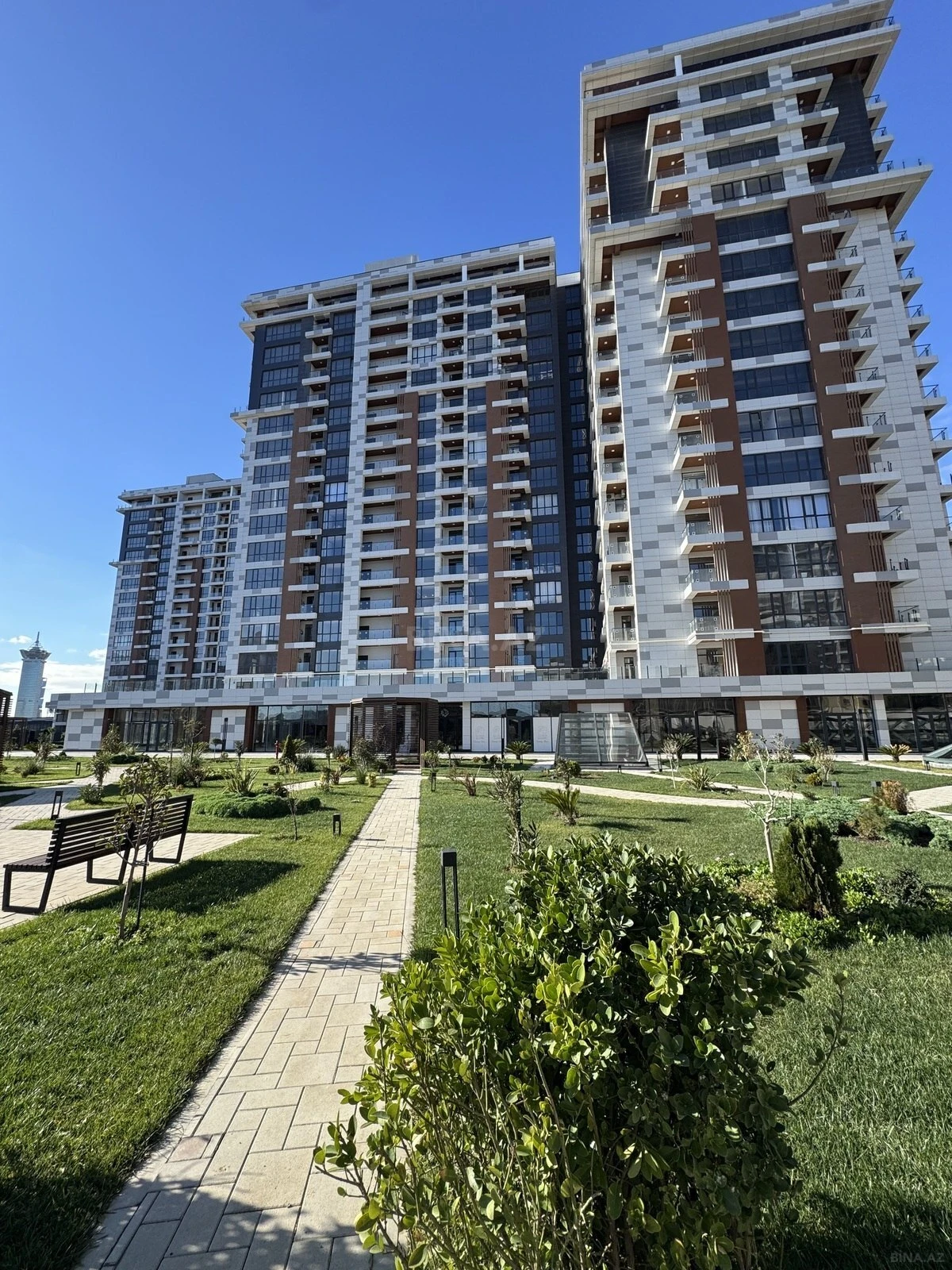 Satılır 3 otaqlı mənzil 104 m²