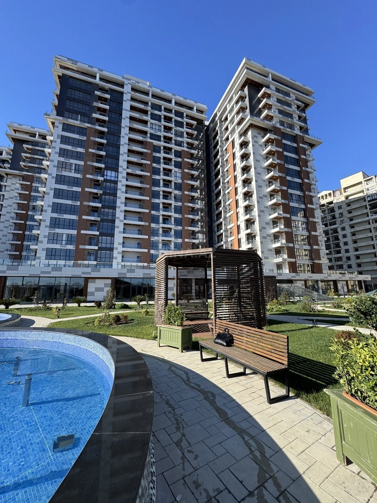 Satılır 3 otaqlı mənzil 104 m²
