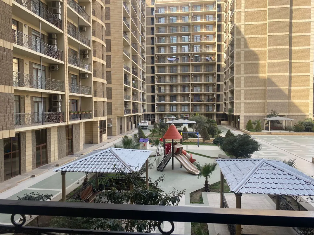 Kirayə verilir 5 otaqlı ofis 240 m²