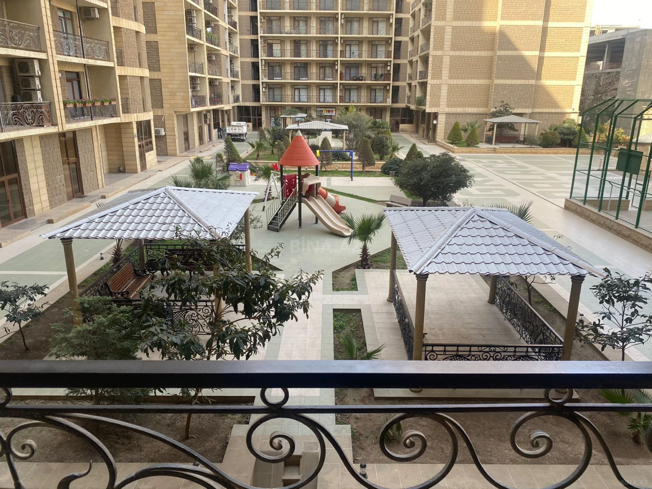 Kirayə verilir 5 otaqlı ofis 240 m²