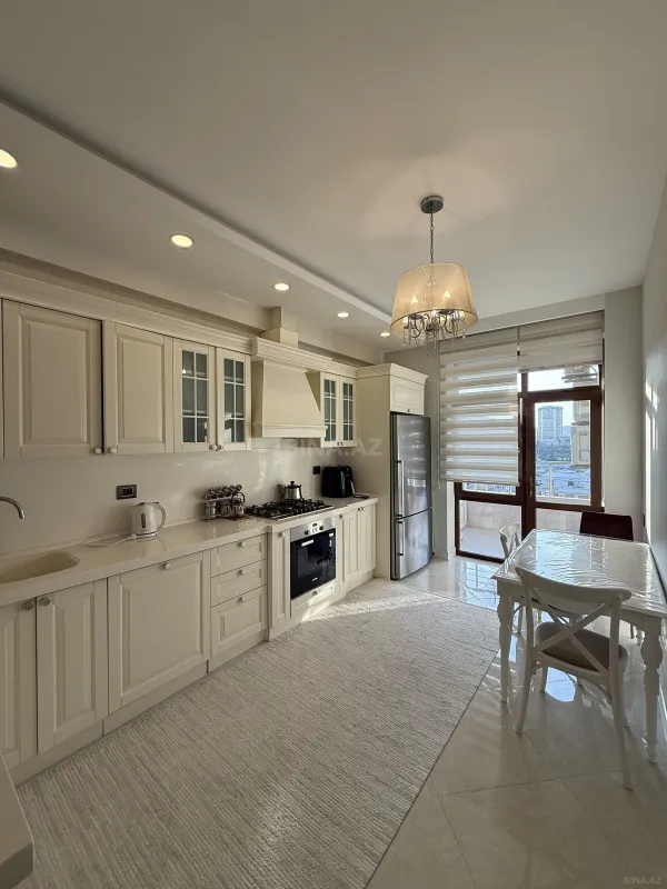 Kirayə verilir 3 otaqlı mənzil 150 m²