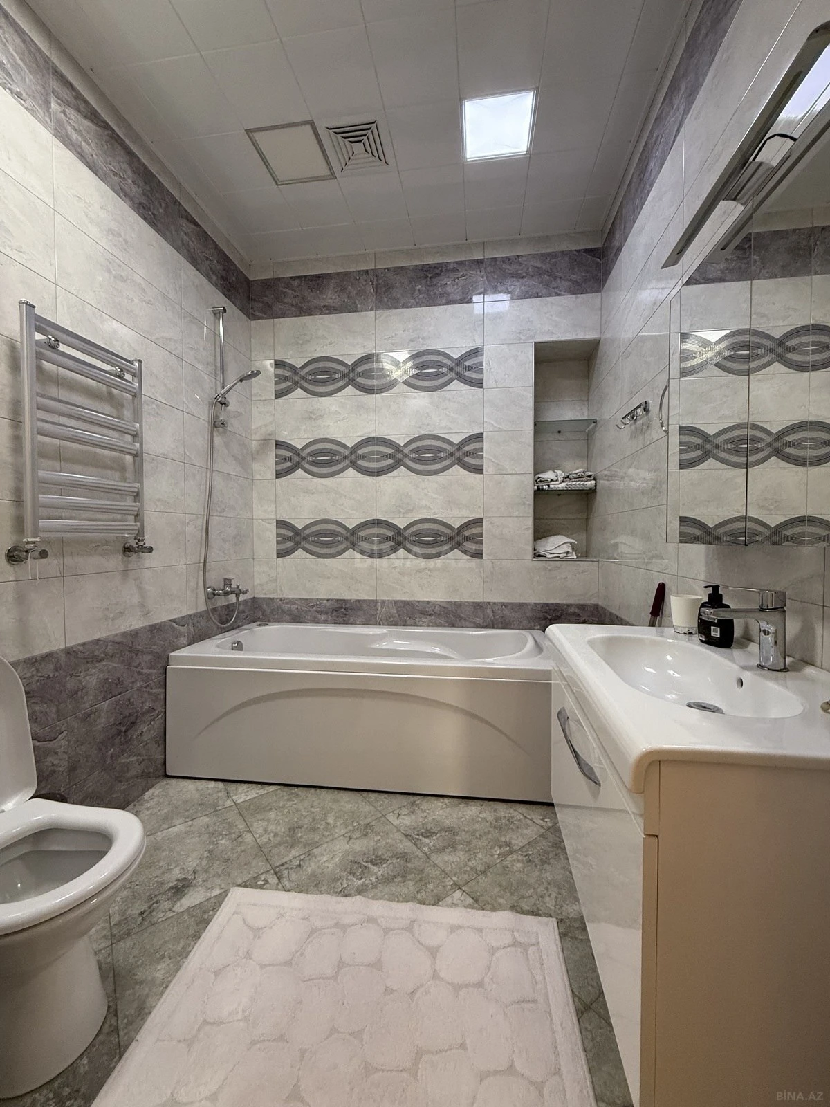 Kirayə verilir 3 otaqlı mənzil 150 m²