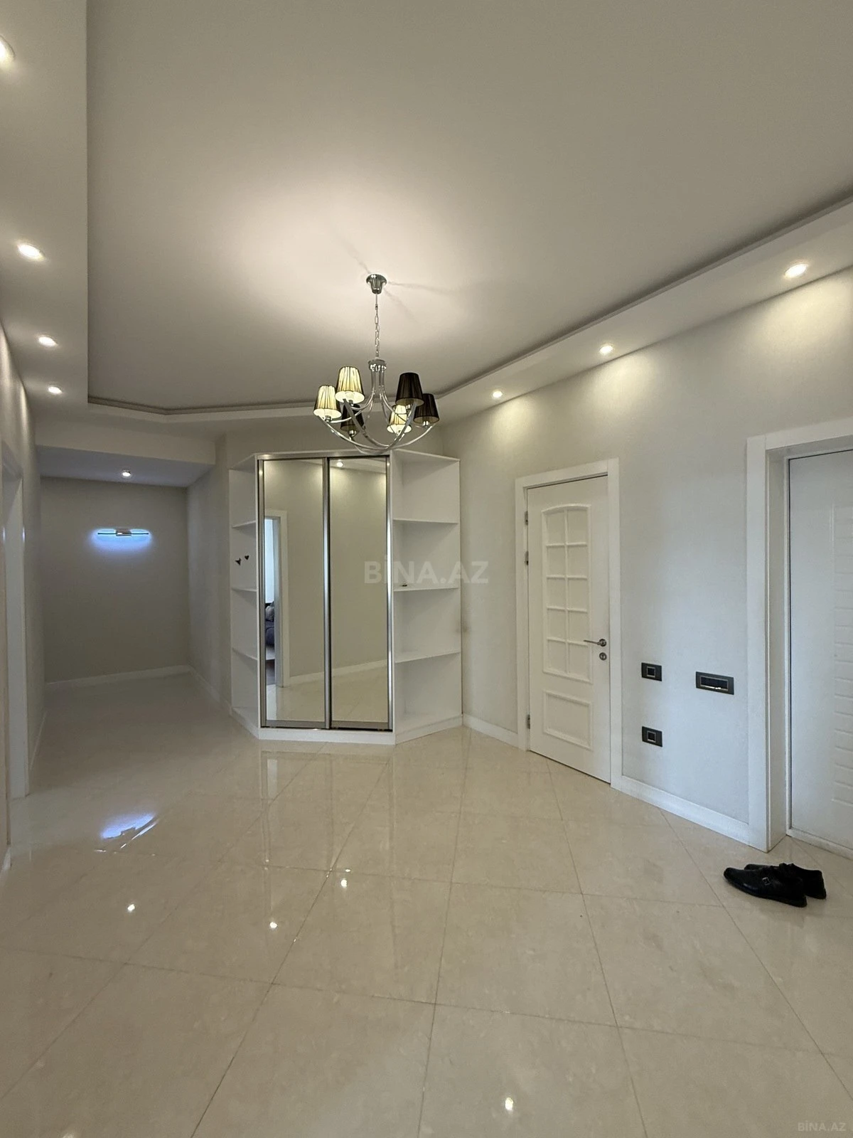 Kirayə verilir 3 otaqlı mənzil 150 m²