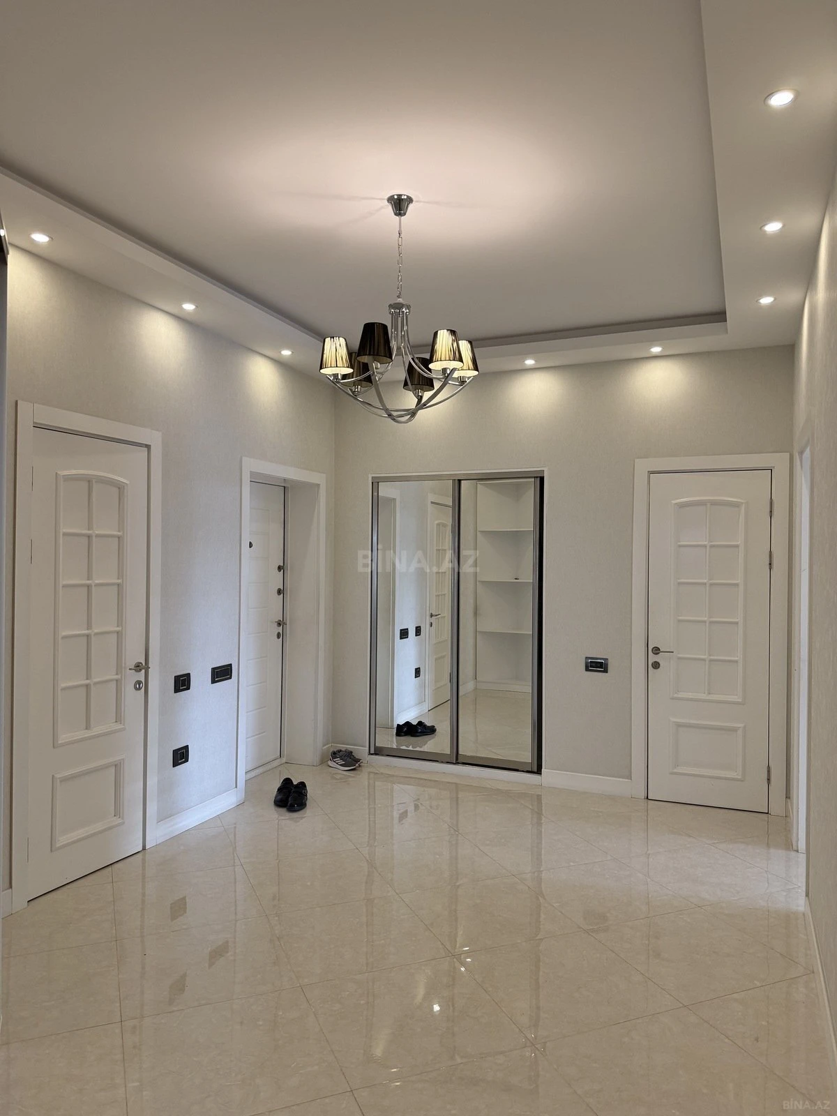 Kirayə verilir 3 otaqlı mənzil 150 m²