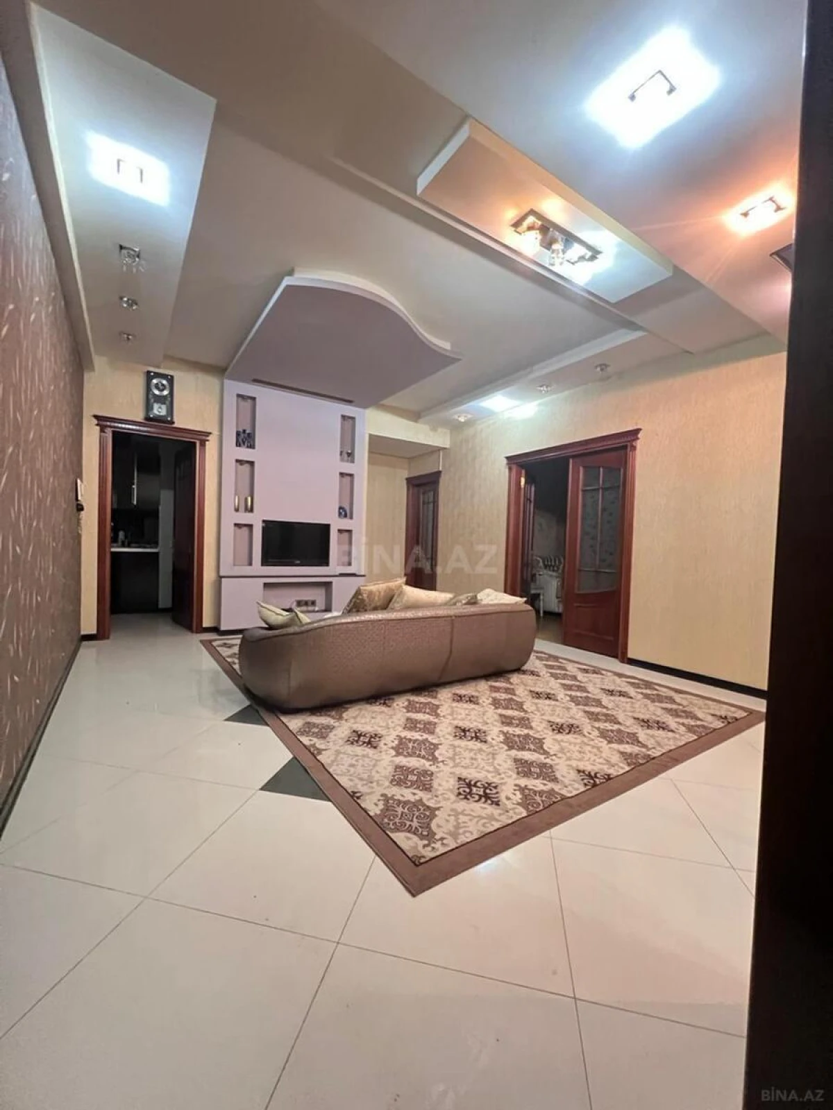 Kirayə verilir 3 otaqlı mənzil 155 m²