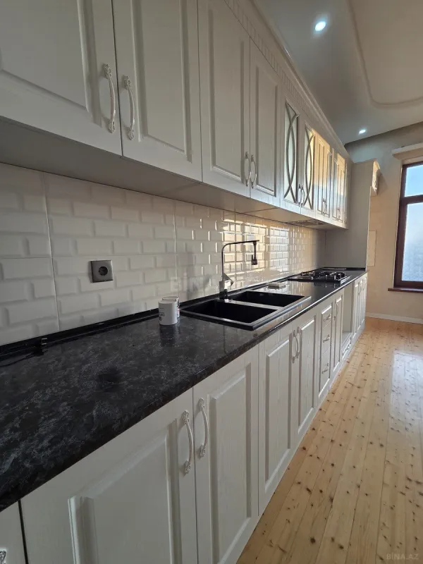 Satılır 8 otaqlı həyət evi 360 m²