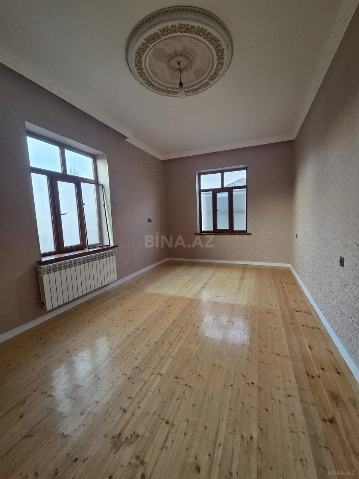 Satılır 8 otaqlı həyət evi 360 m²