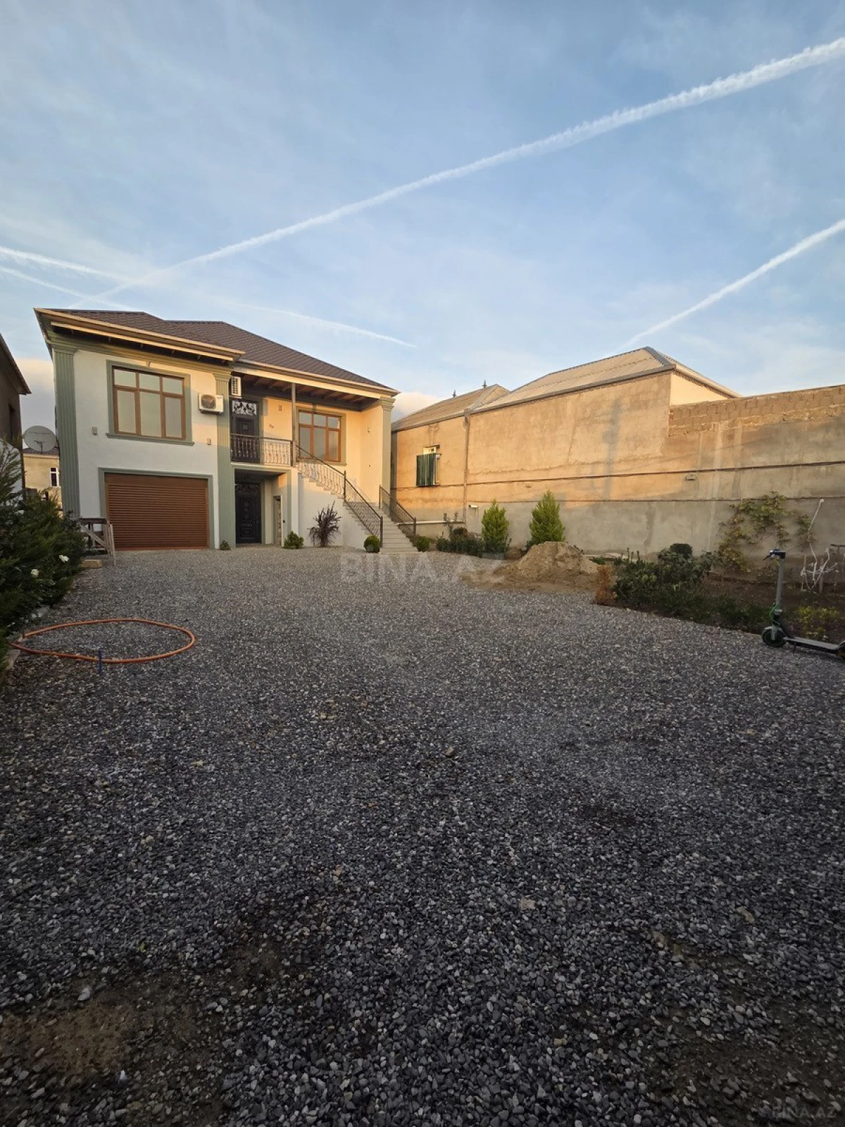 Satılır 8 otaqlı həyət evi 360 m²