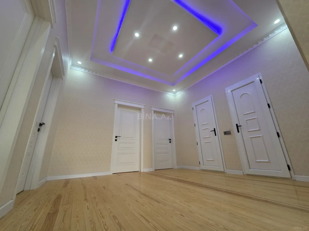 Satılır 8 otaqlı həyət evi 360 m²