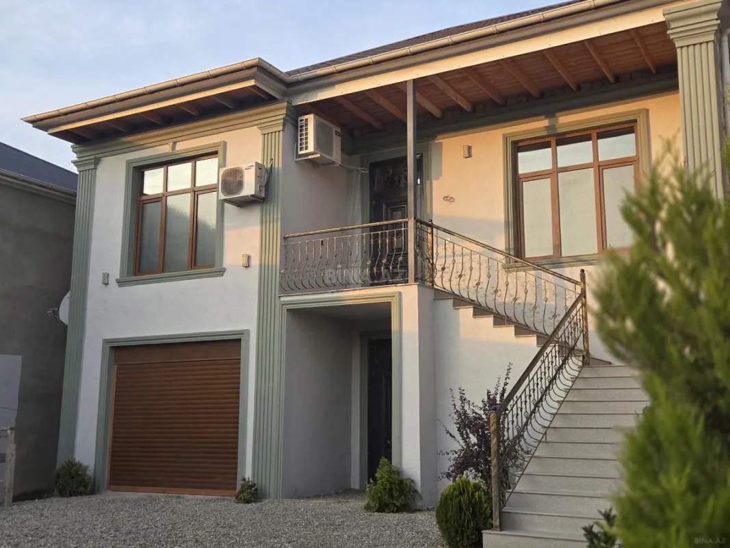 Satılır 8 otaqlı həyət evi 360 m²