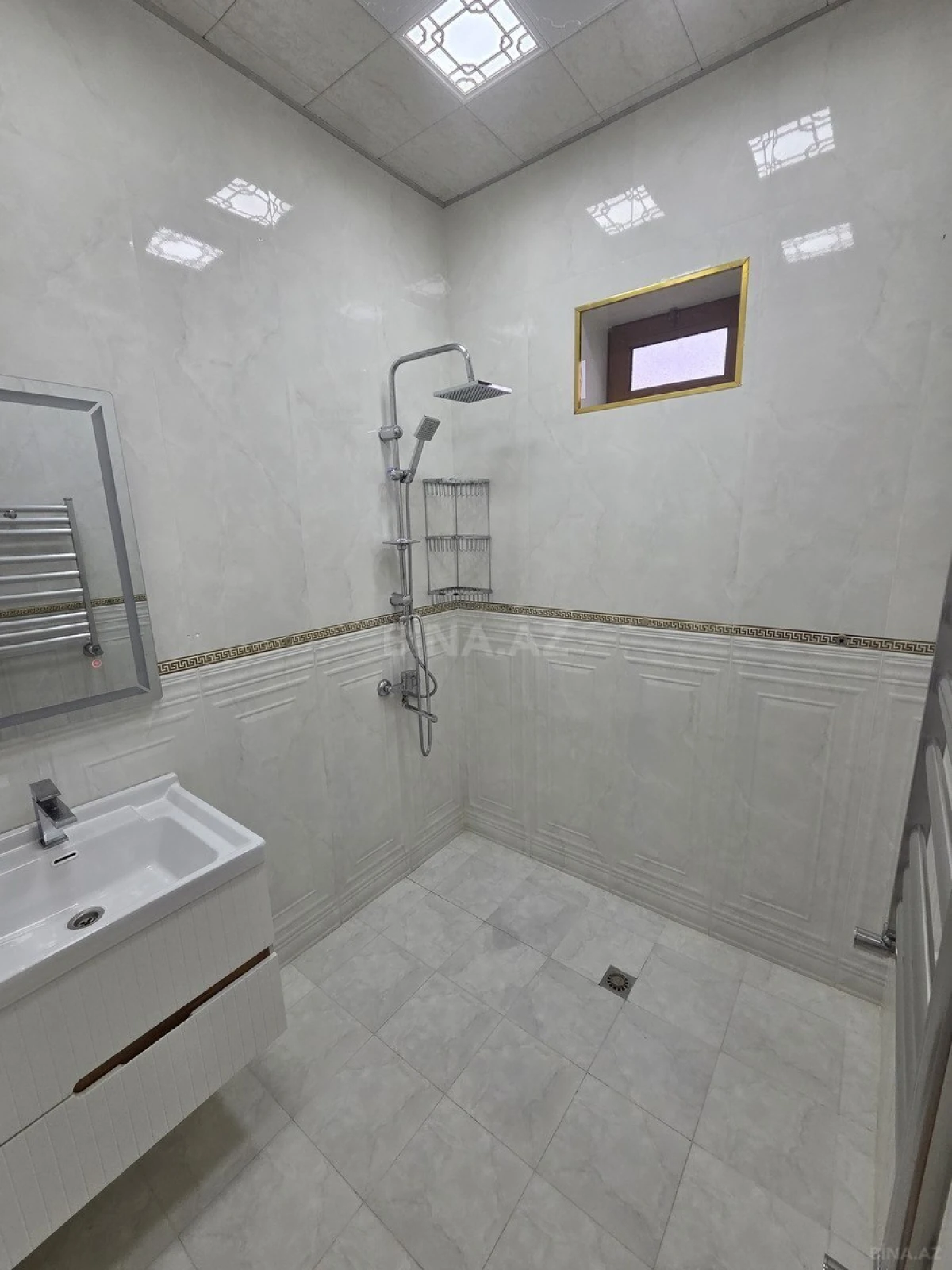 Satılır 8 otaqlı həyət evi 360 m²