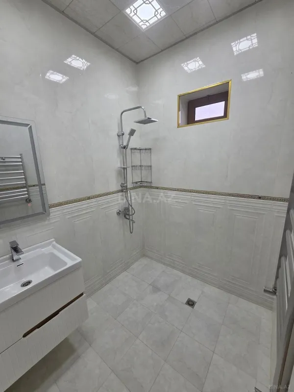Satılır 8 otaqlı həyət evi 360 m²