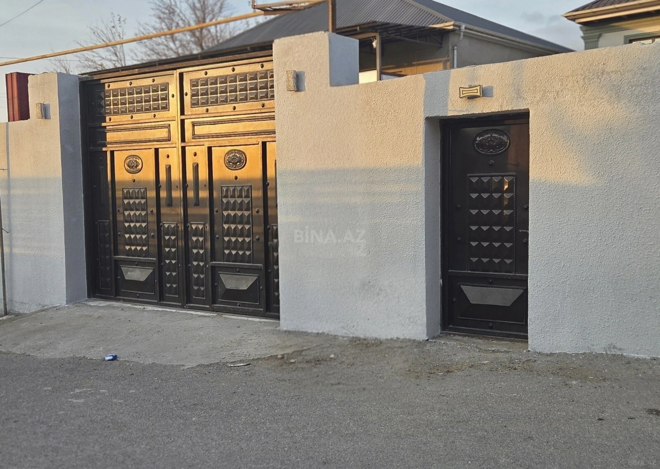 Satılır 8 otaqlı həyət evi 360 m²