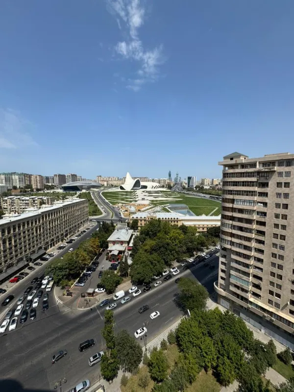 Satılır 3 otaqlı mənzil 149 m²