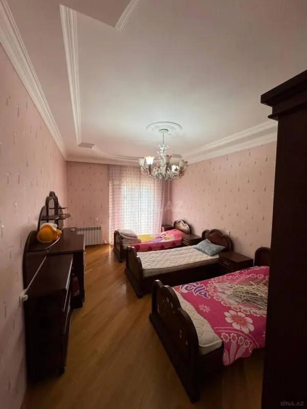 Satılır 3 otaqlı mənzil 149 m²