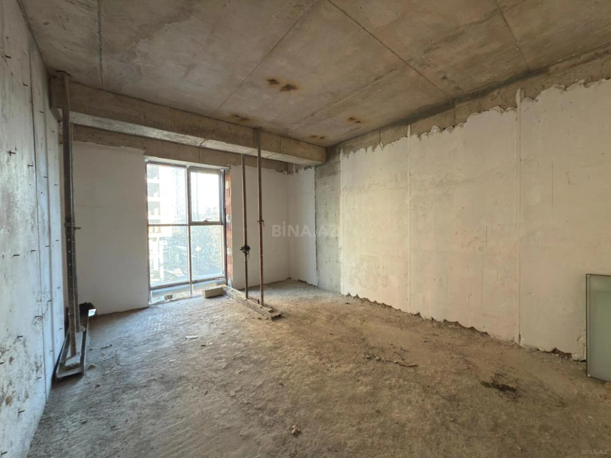 Satılır 3 otaqlı mənzil 127 m²