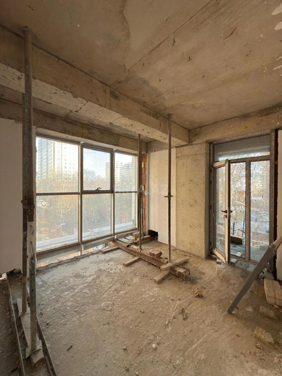 Satılır 3 otaqlı mənzil 127 m²