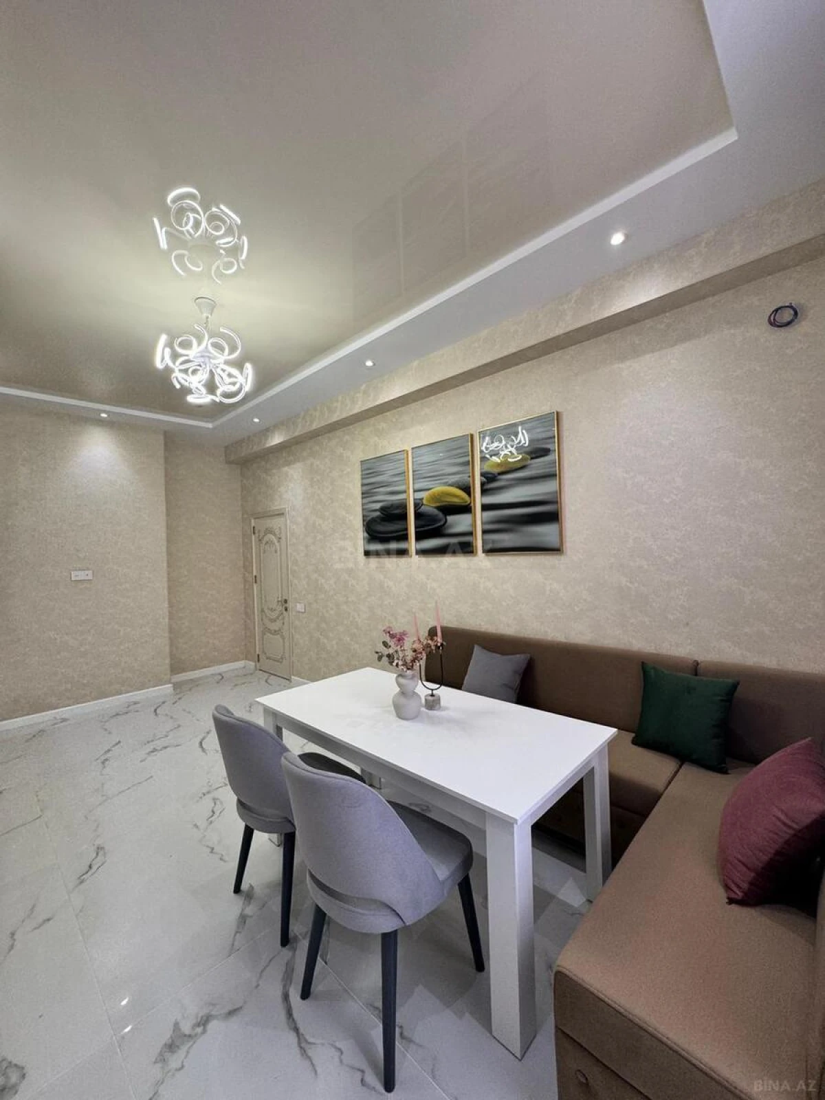Satılır 4 otaqlı mənzil 170 m²