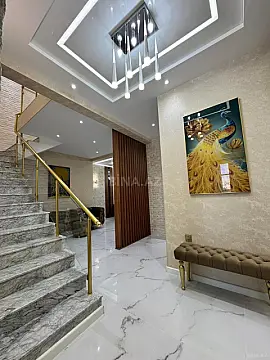 Satılır 4 otaqlı mənzil 170 m²