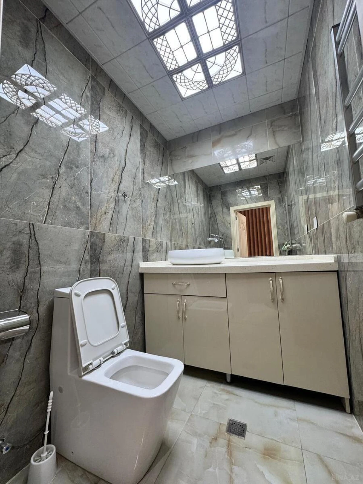 Satılır 4 otaqlı mənzil 170 m²