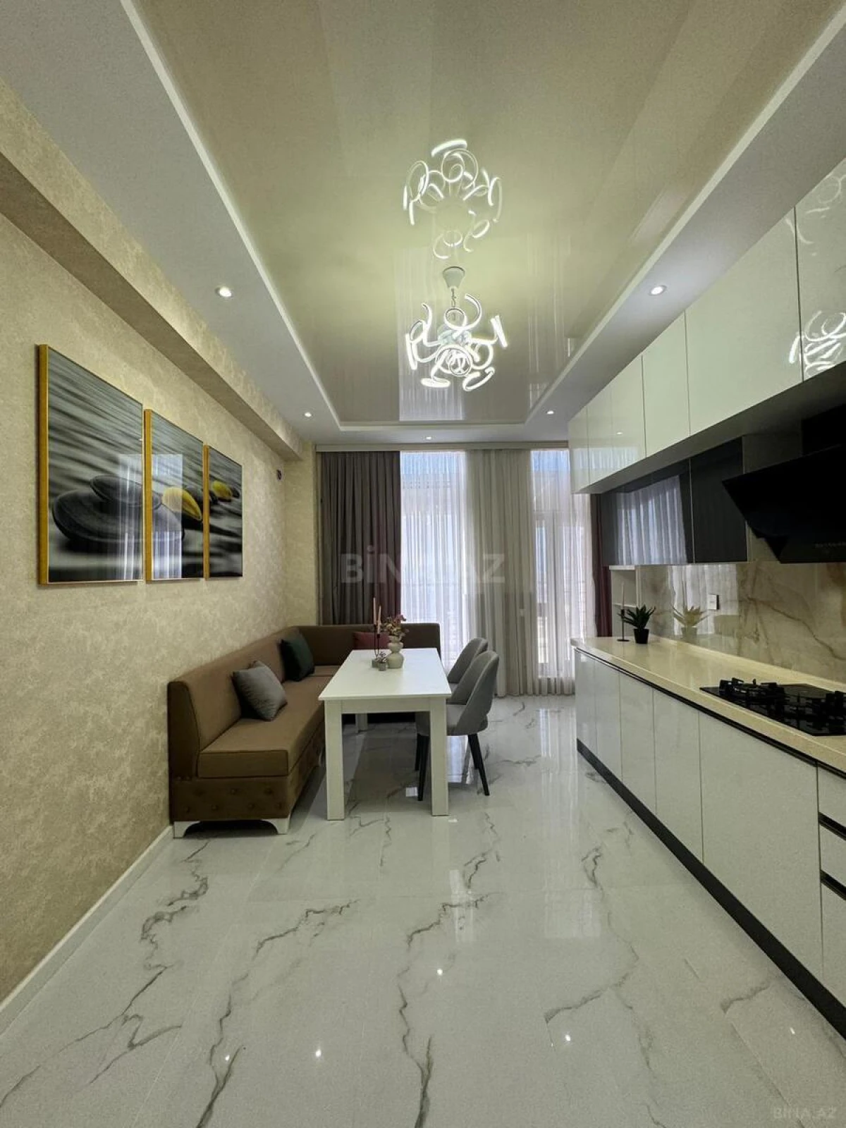 Satılır 4 otaqlı mənzil 170 m²