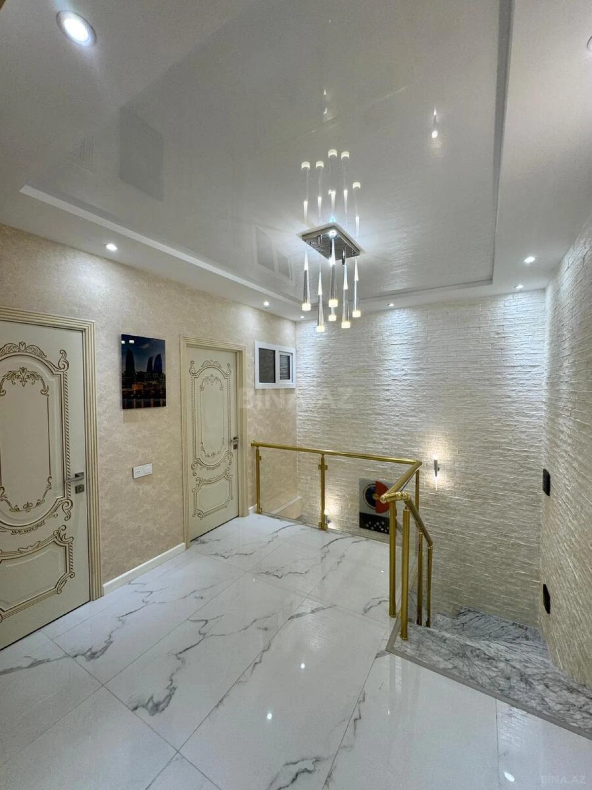 Satılır 4 otaqlı mənzil 170 m²
