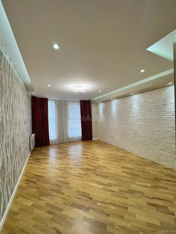 Satılır 4 otaqlı mənzil 170 m²