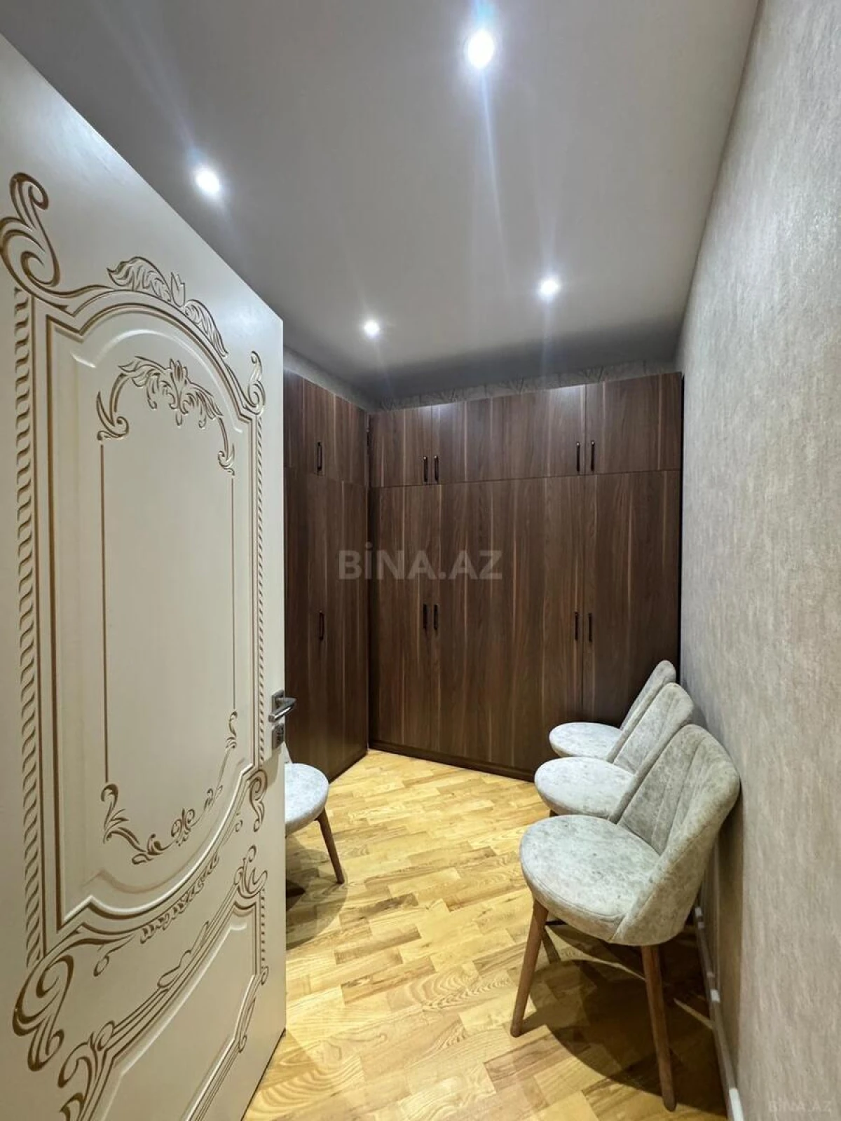 Satılır 4 otaqlı mənzil 170 m²