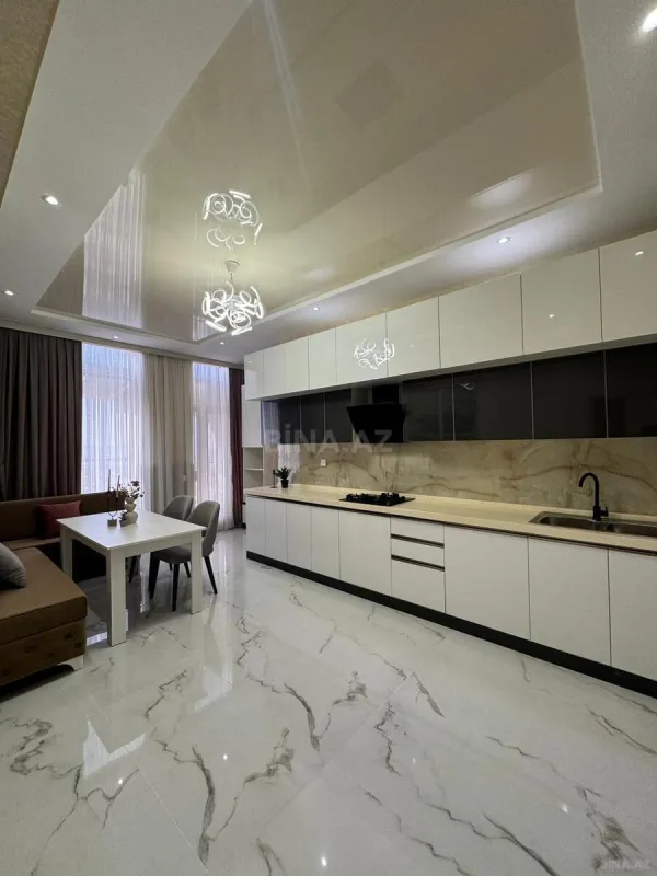 Satılır 4 otaqlı mənzil 170 m²