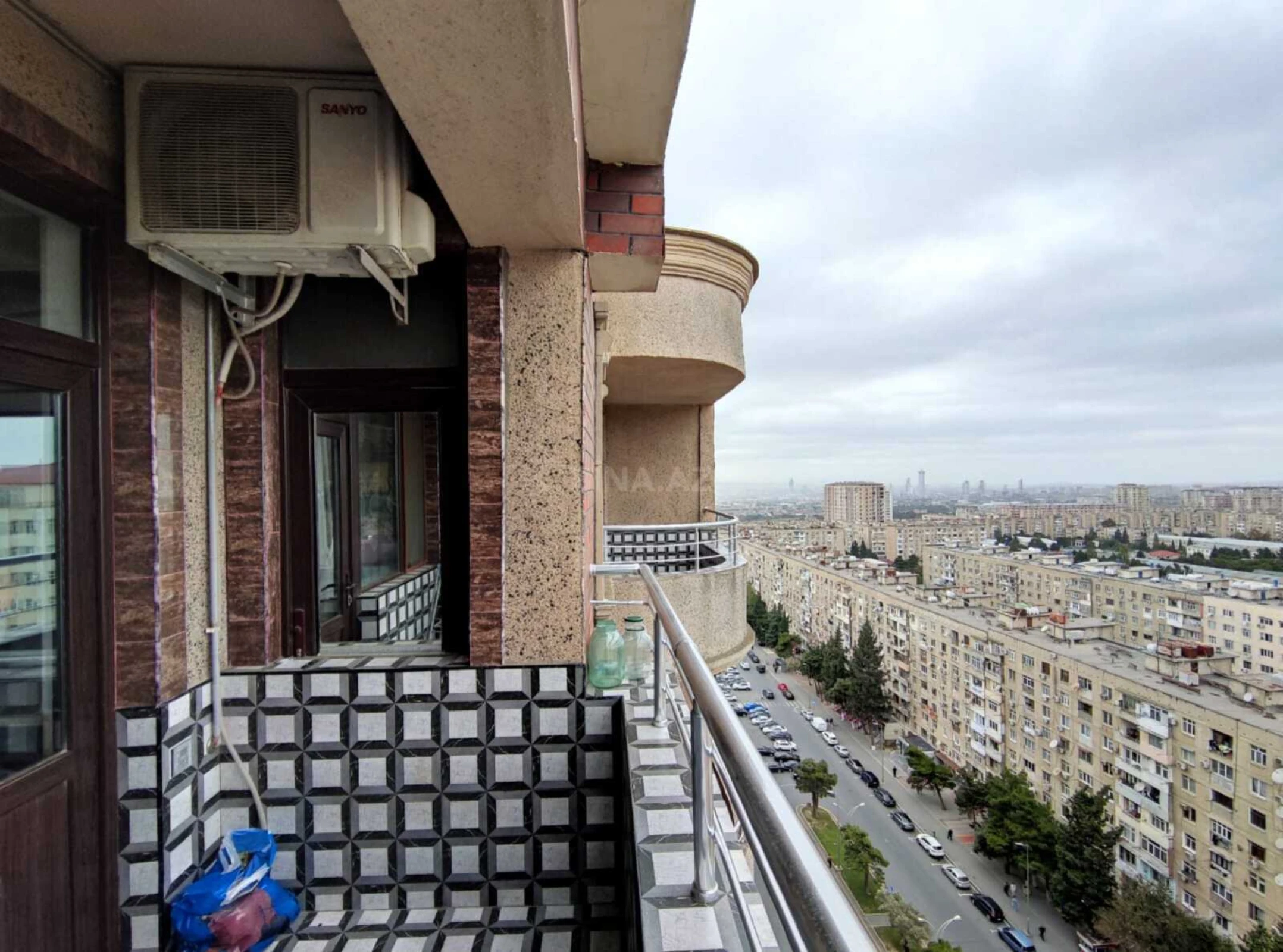 Satılır 2 otaqlı mənzil 110 m²