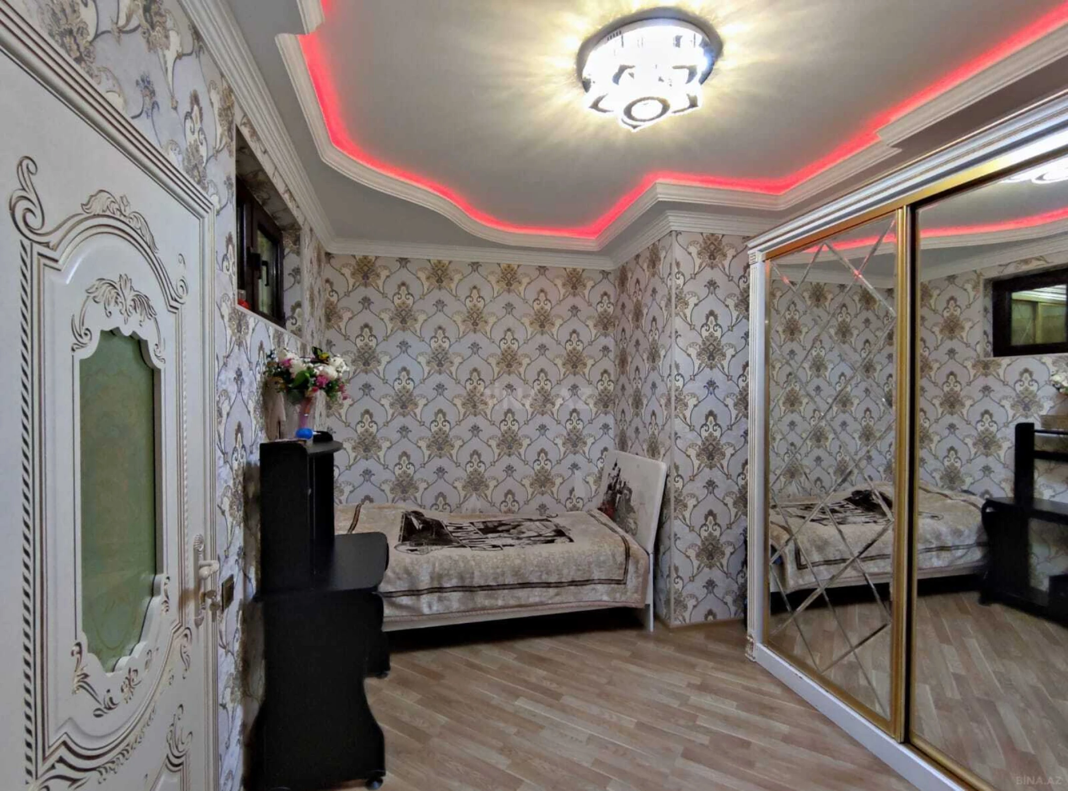 Satılır 2 otaqlı mənzil 110 m²