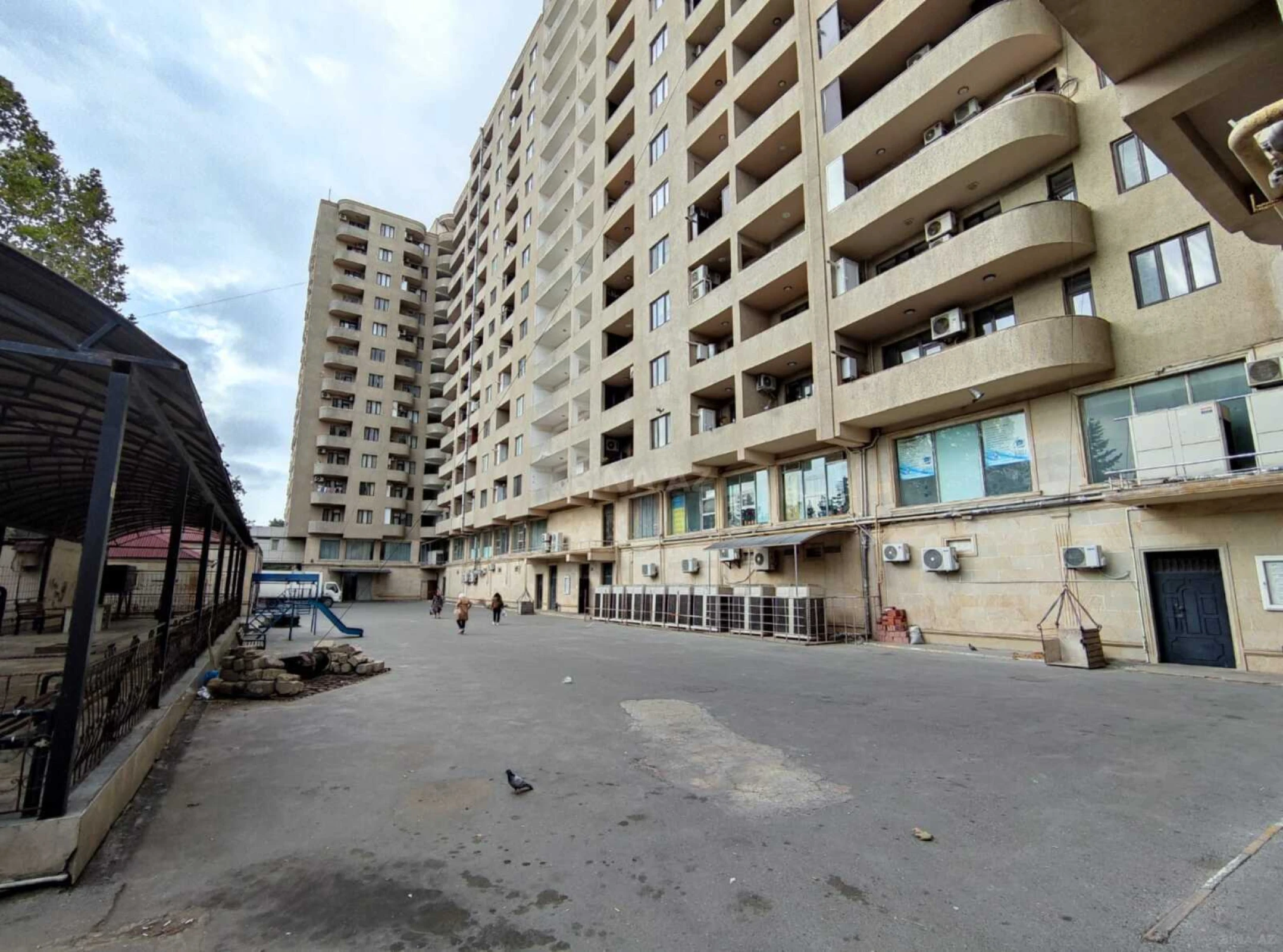 Satılır 2 otaqlı mənzil 110 m²