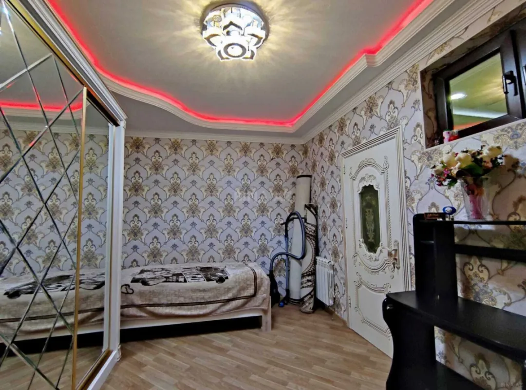 Satılır 2 otaqlı mənzil 110 m²