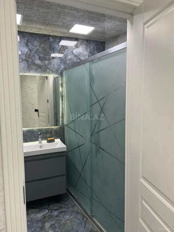 Kirayə verilir 2 otaqlı mənzil 105 m²