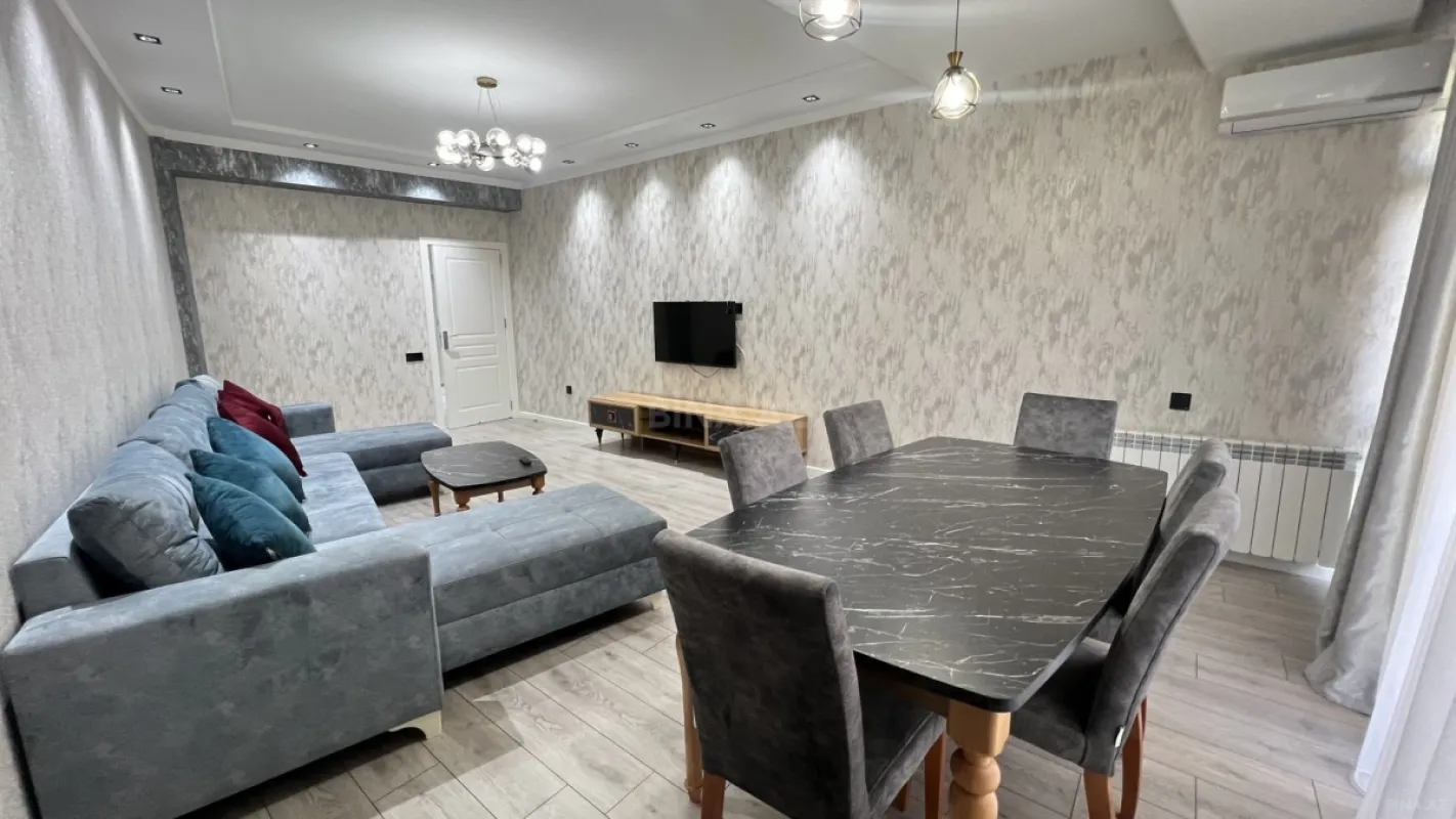Kirayə verilir 2 otaqlı mənzil 105 m²