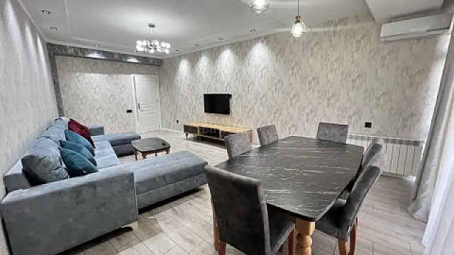 Kirayə verilir 2 otaqlı mənzil 105 m²