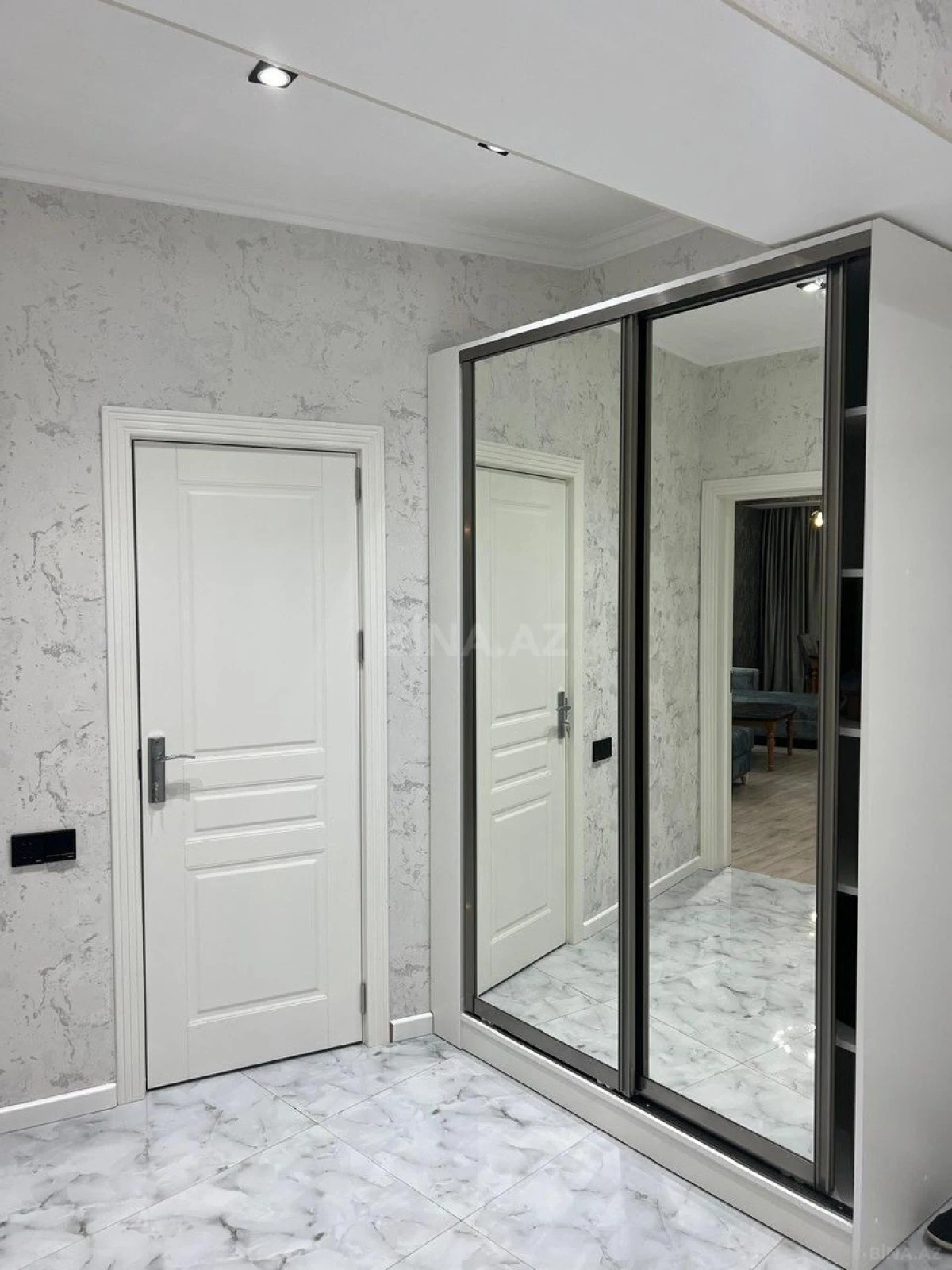 Kirayə verilir 2 otaqlı mənzil 105 m²