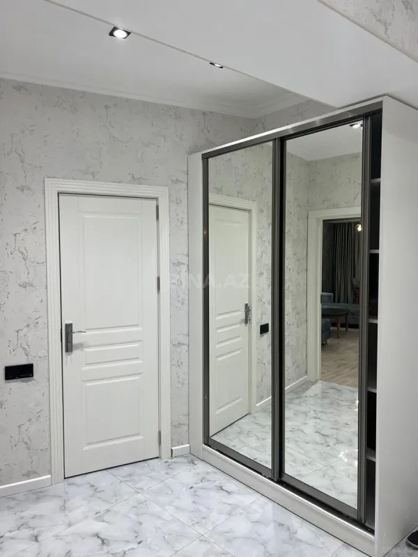 Kirayə verilir 2 otaqlı mənzil 105 m²