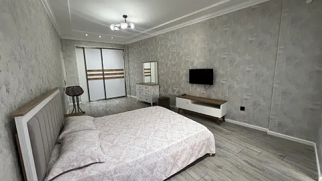 Kirayə verilir 2 otaqlı mənzil 105 m²