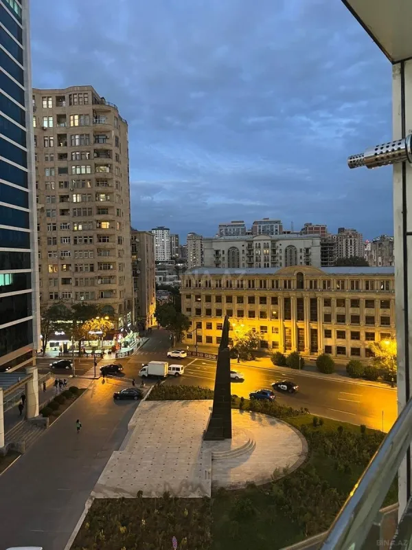 Kirayə verilir 2 otaqlı mənzil 105 m²