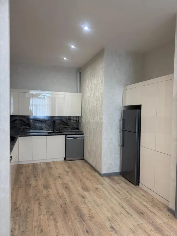 Satılır 2 otaqlı mənzil 95 m²