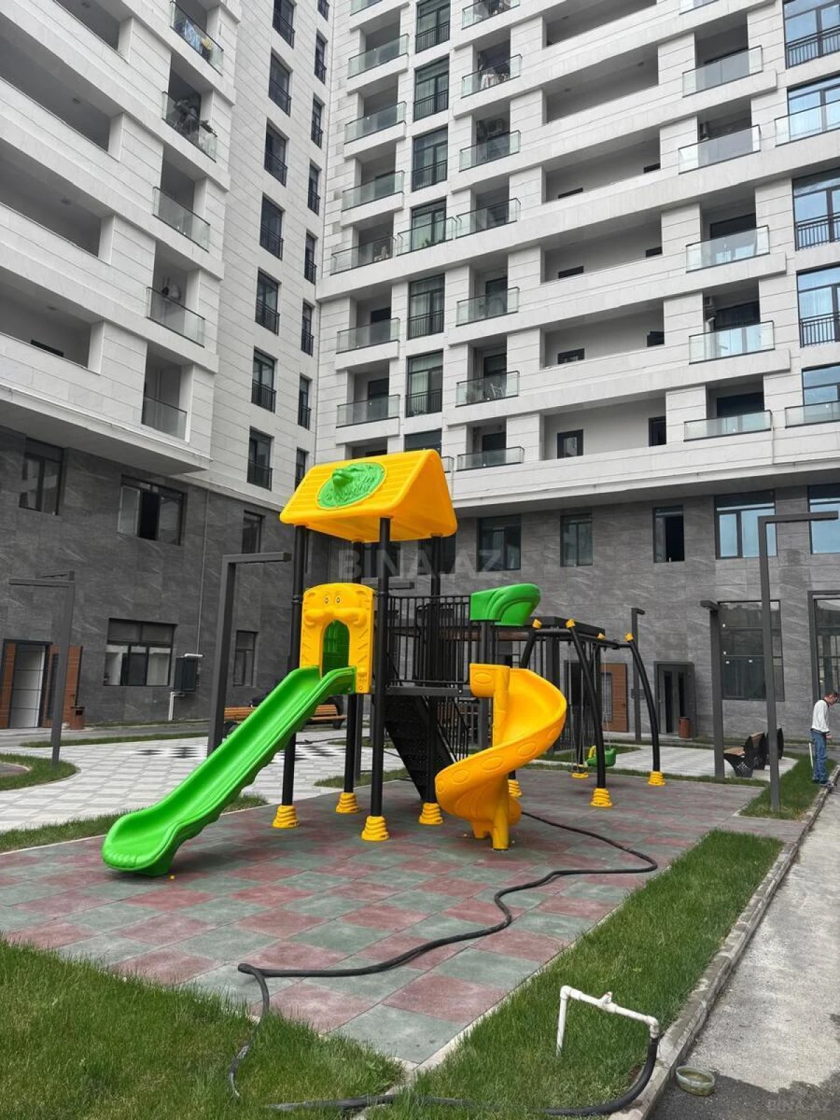 Satılır 2 otaqlı mənzil 95 m²
