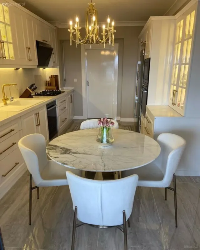 Satılır 4 otaqlı mənzil 170 m²