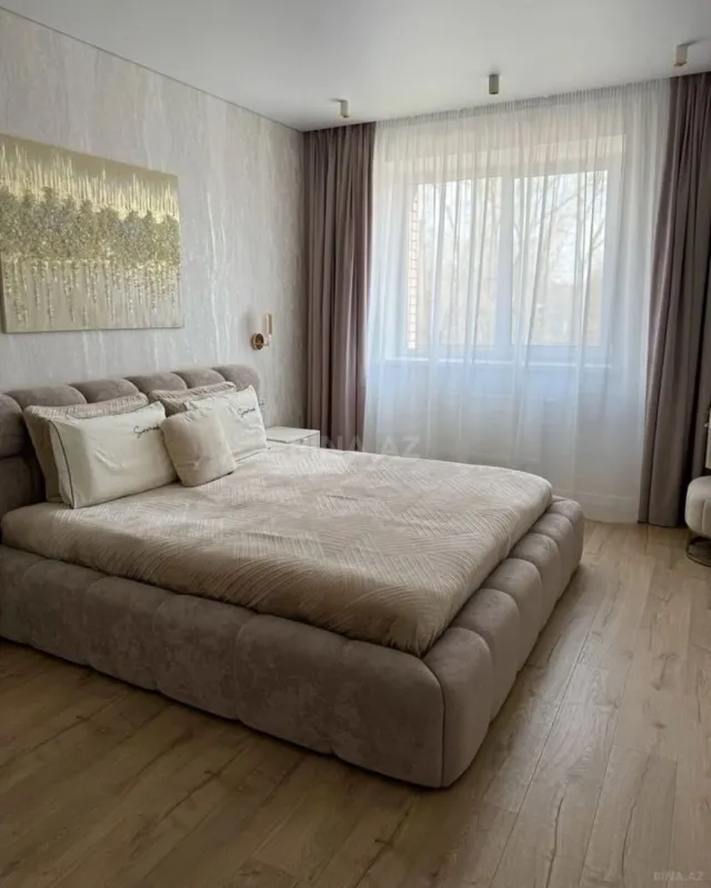 Satılır 4 otaqlı mənzil 170 m²