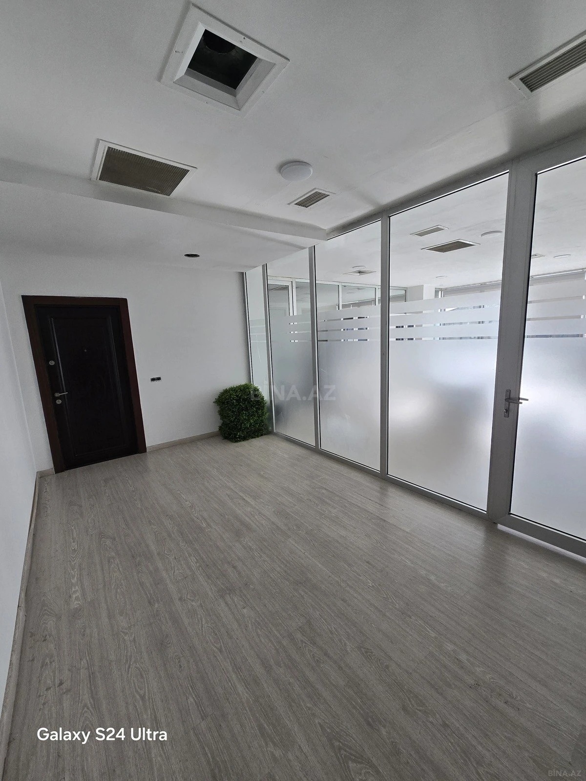 Kirayə verilir 4 otaqlı ofis 120 m²