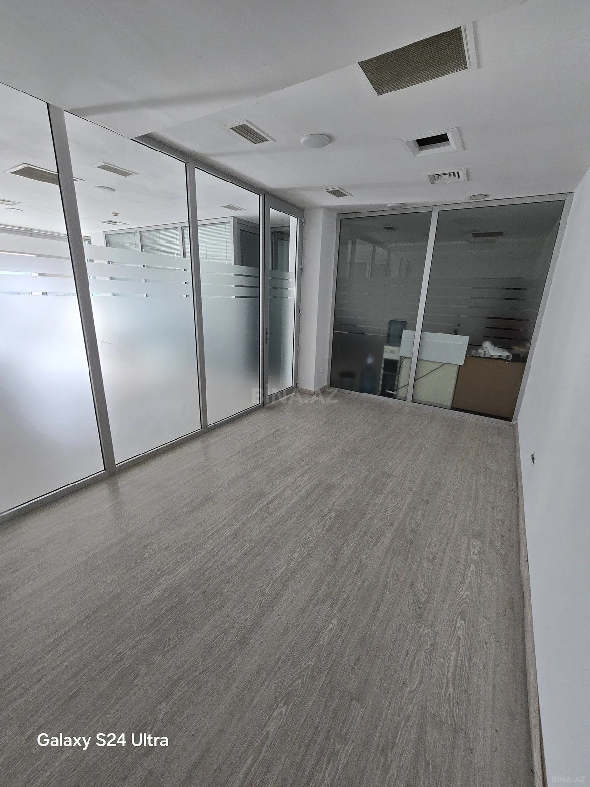 Kirayə verilir 4 otaqlı ofis 120 m²