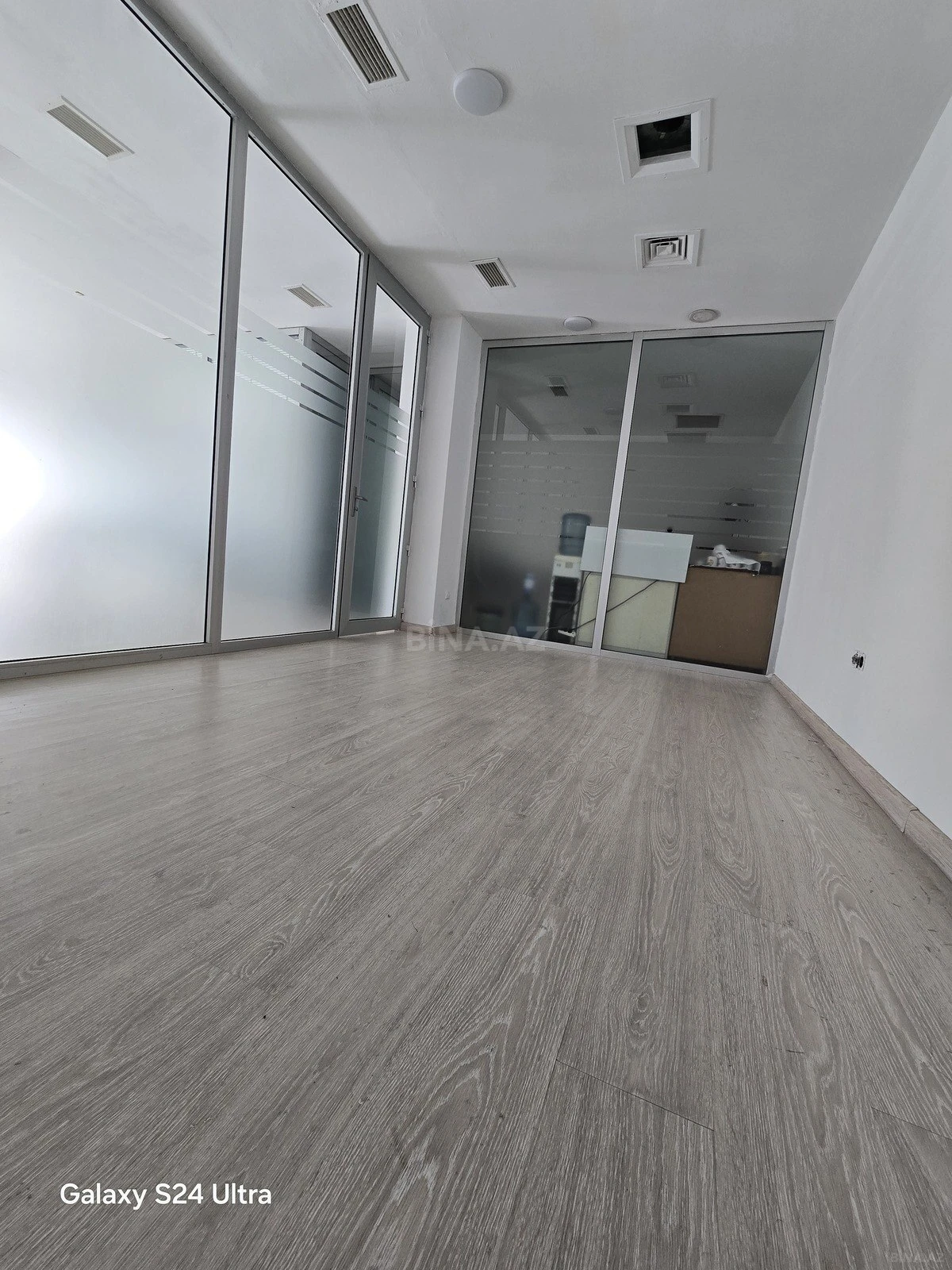 Kirayə verilir 4 otaqlı ofis 120 m²