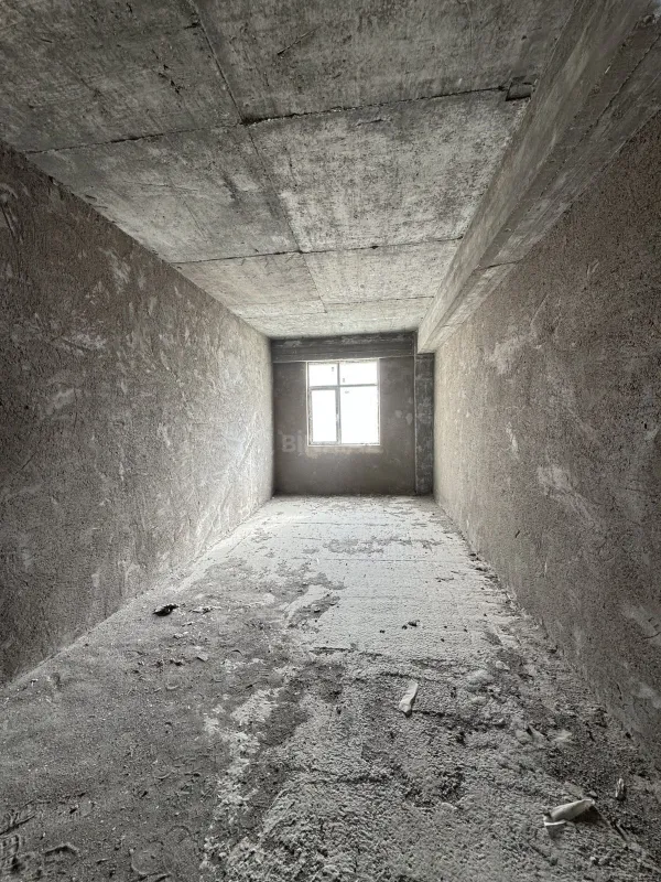 Satılır 4 otaqlı mənzil 170 m²