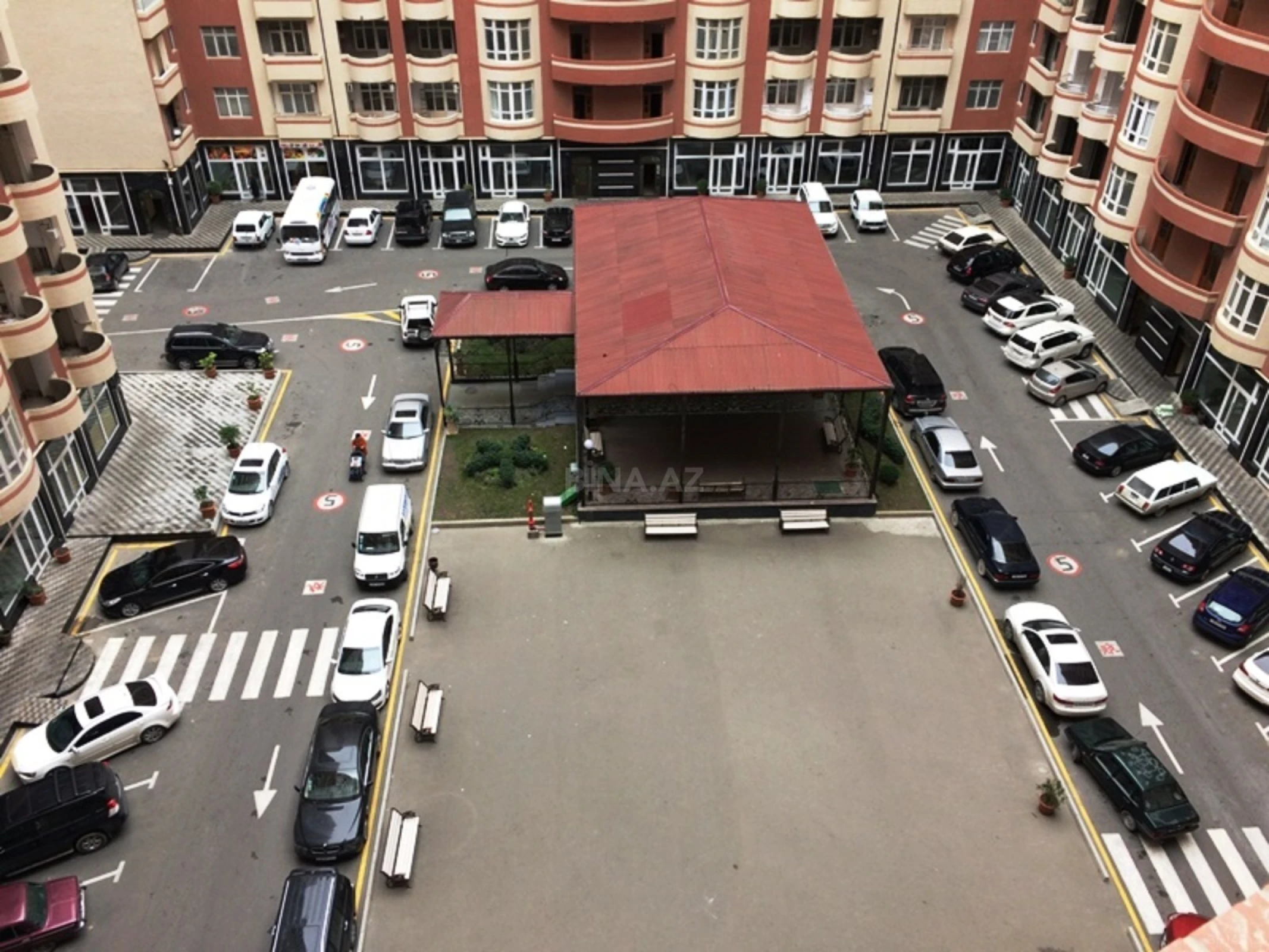 Satılır 4 otaqlı mənzil 170 m²